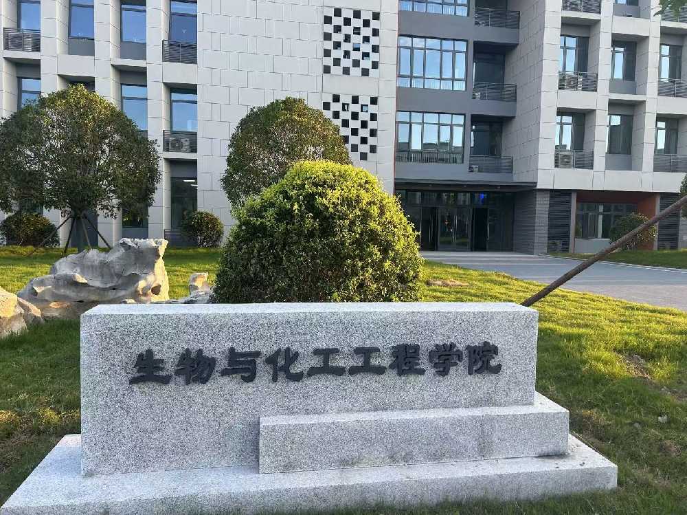 阿克苏地区扬州职业大学体育场高杆灯项目